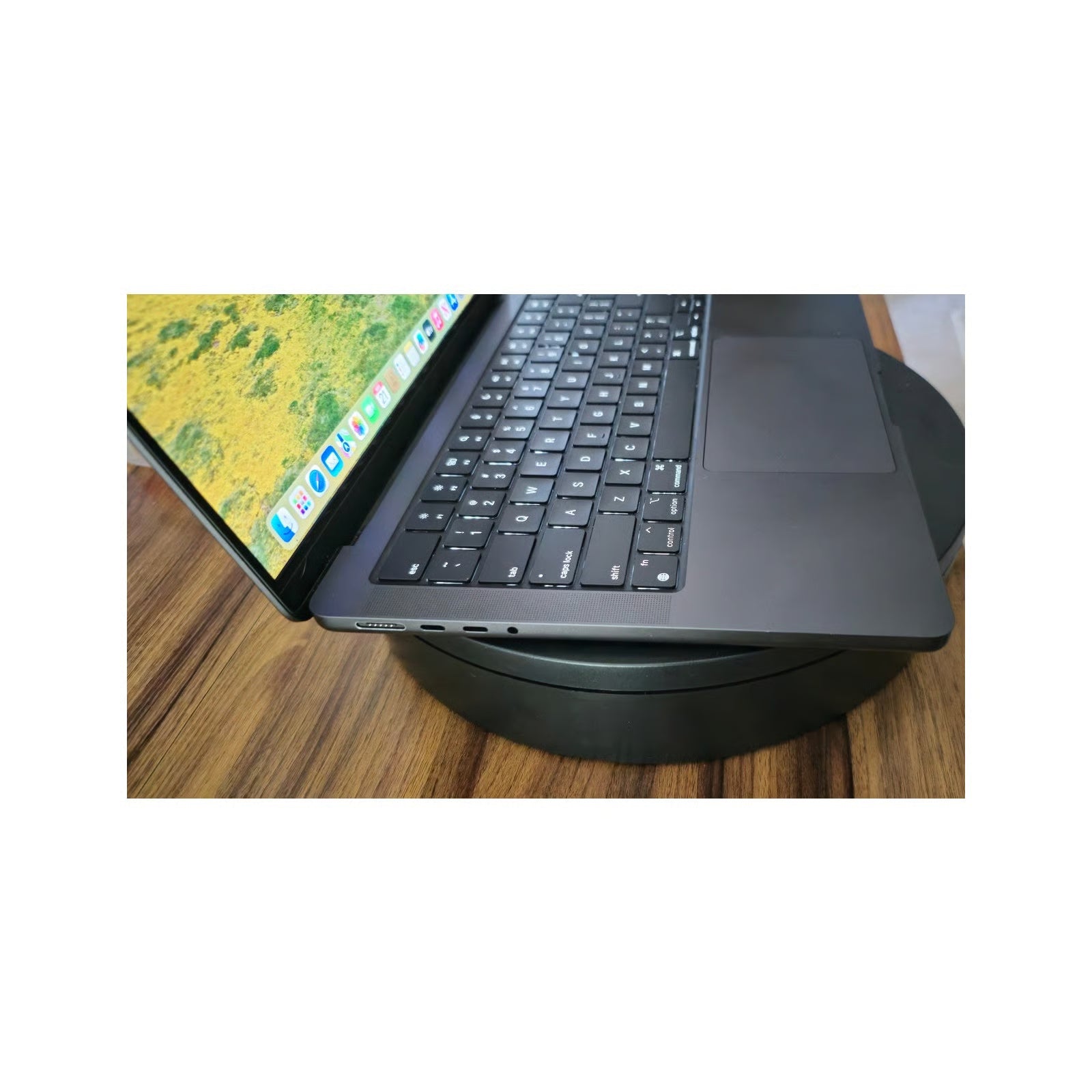 Apple MacBook Pro M3 Pro (November 2023) 8H89