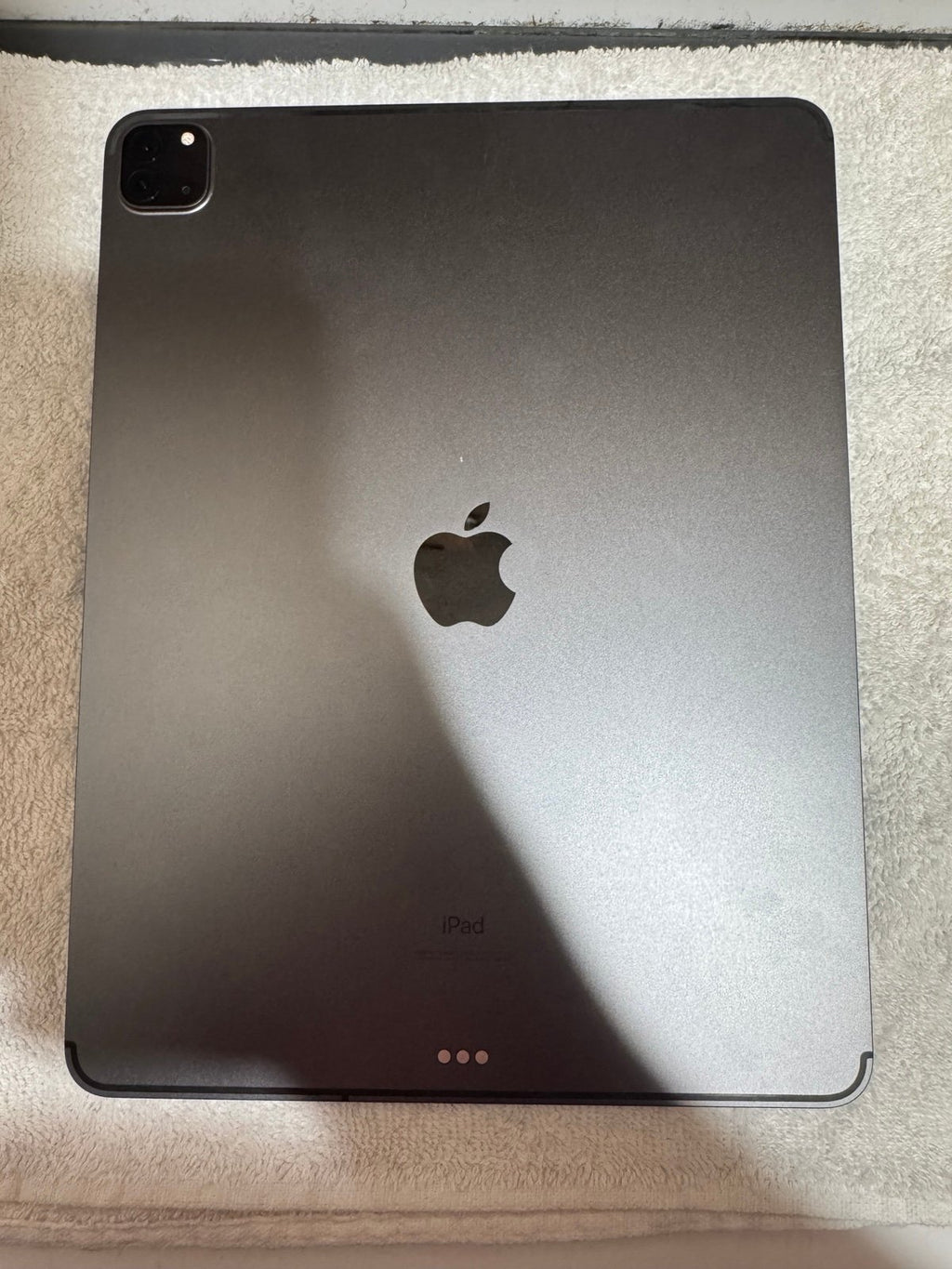 APPLE iPAD PRO 12.9�?4TH GEN 256GB UNLOCKED CARRIER UNLOCKED 3O38