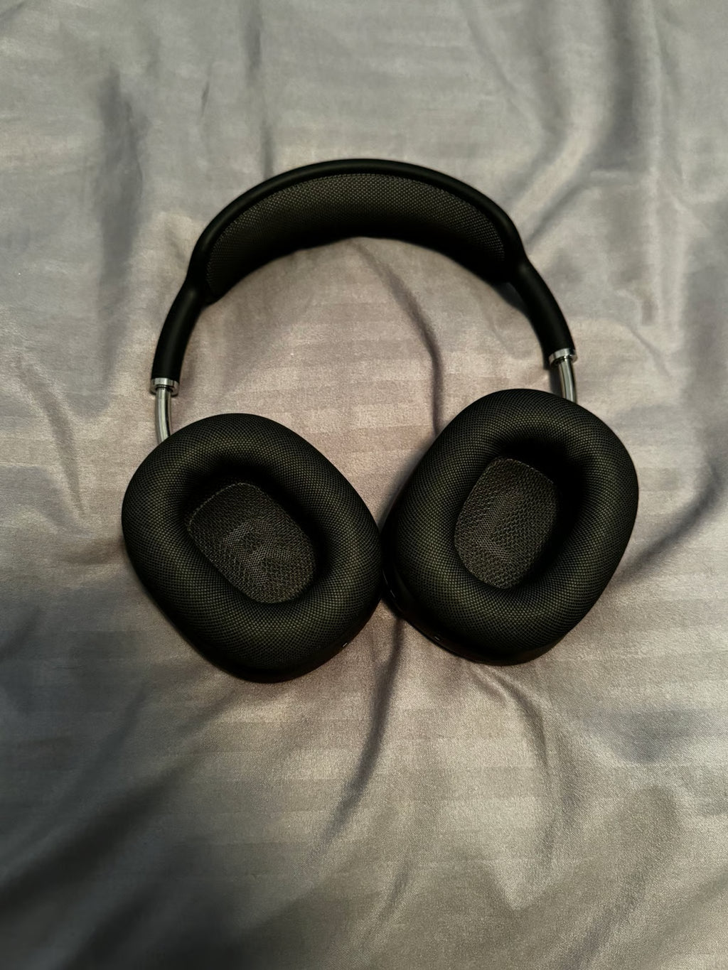 Apple Airpod Max headphones 1J66