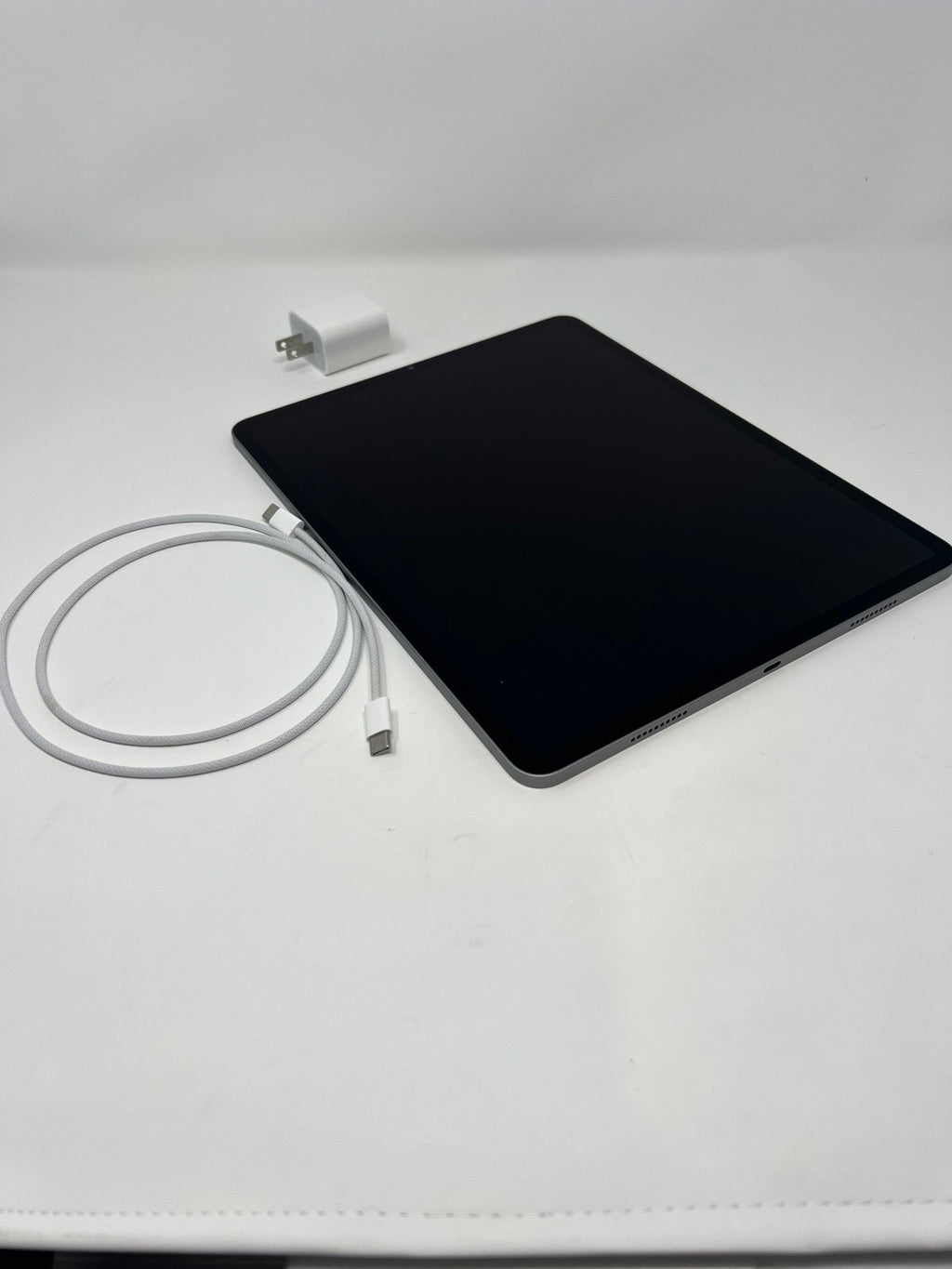 Apple iPad Pro 12.9�?inch 6th Generation 1 TB in Space Gray 5E52