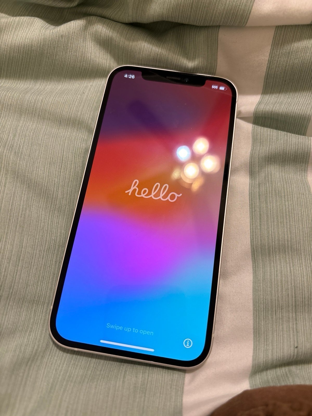 Apple iPhone 12 128 GB in White for Unlocked 2Y38