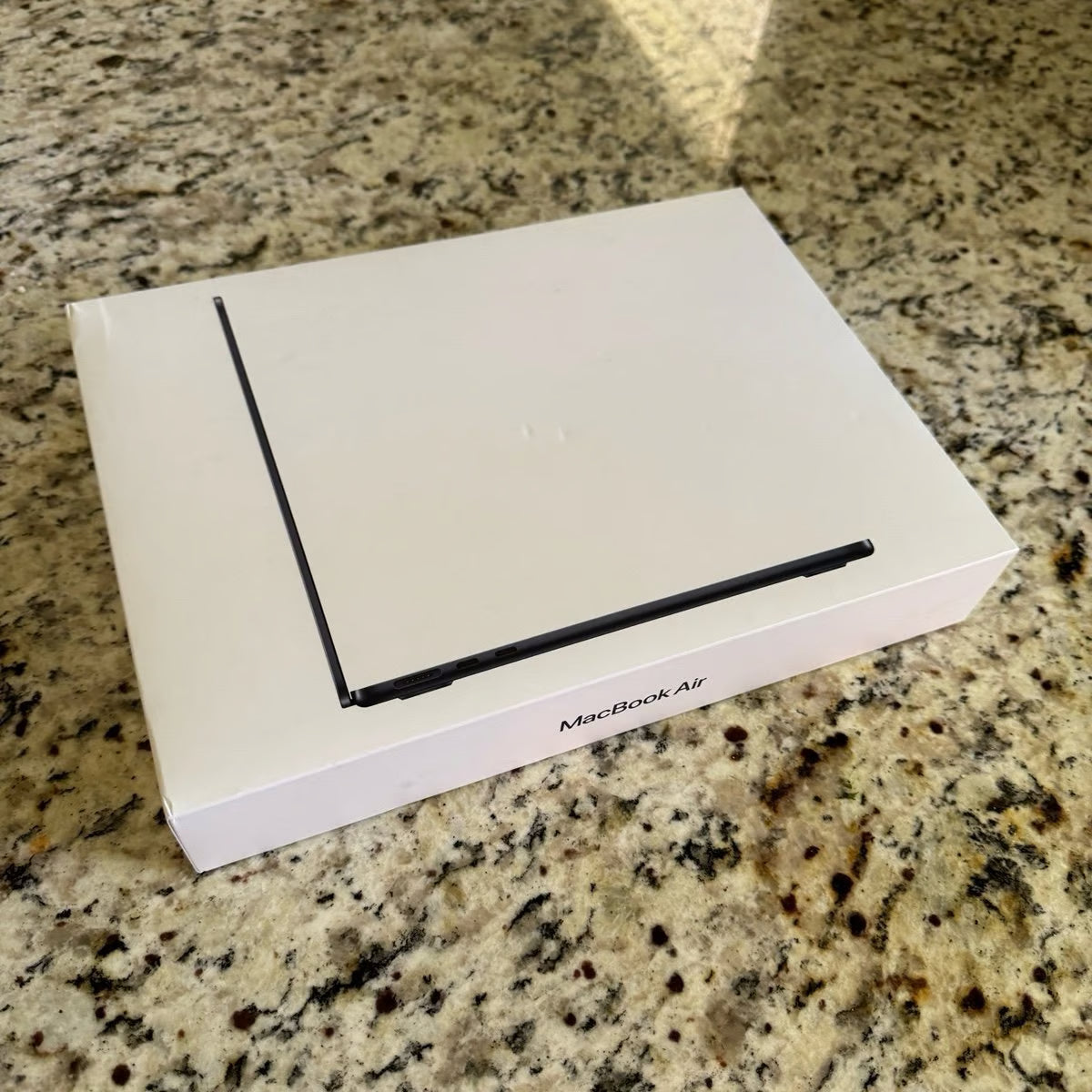 Apple Macbook Air M2 13in. Midnight Blue 8GB RAM 256GB SSD (LIKE NEW!) 7R21