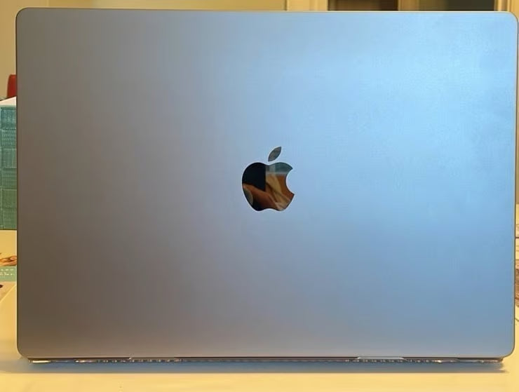 NEW Macbook Pro 16 inch + Apple care 2025 9H39