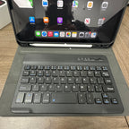 iPad Pro 11-inch 3rd Gen 128GB WiFi with Pen and accessories 3K13