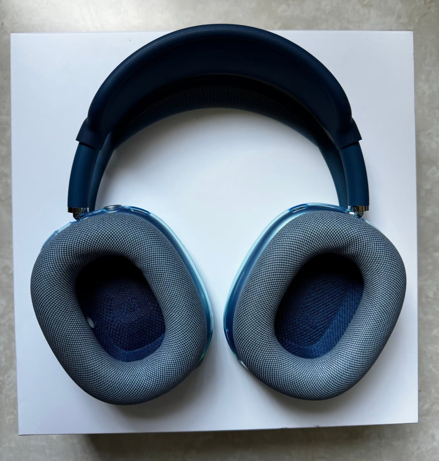 Apple AirPods Max with Smart Case in Sky Blue 7A76