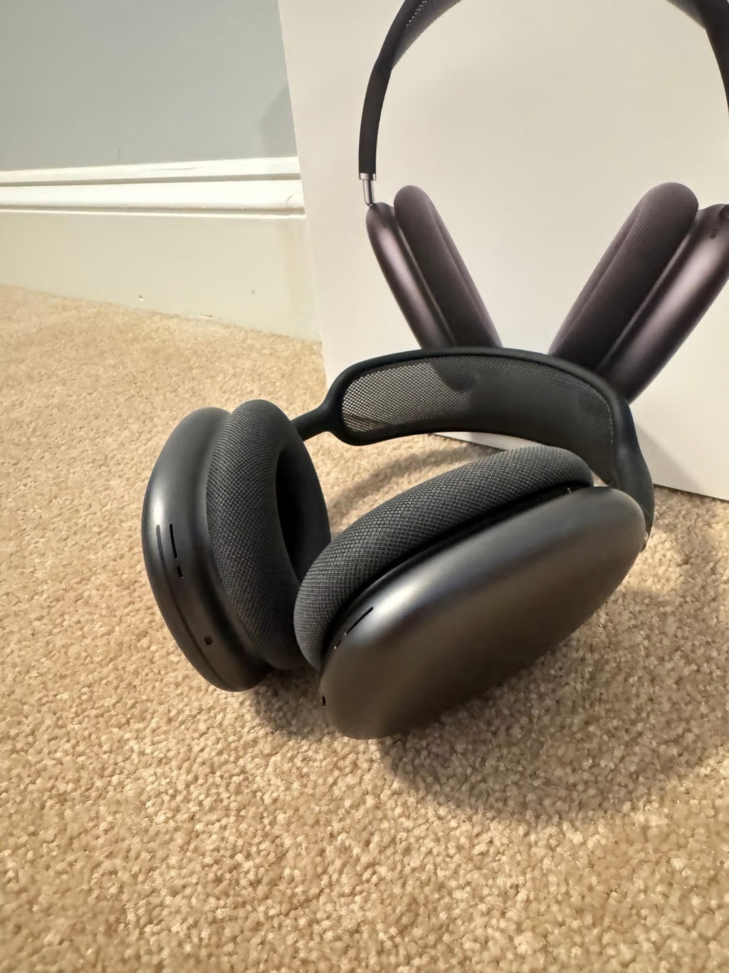 Apple AirPods Max with Smart Case in Space Gray LIKE NEW! 5Y79