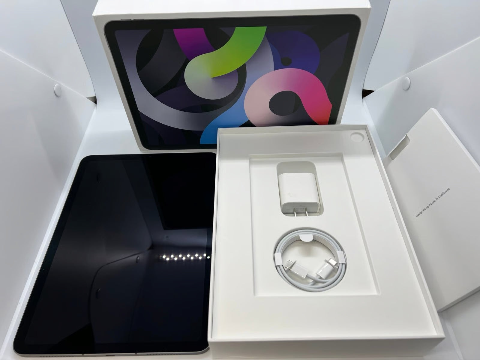 Apple iPad Air 4th Gen 64GB Wi-Fi + 4G (Unlocked) 10.9 in. Space Gray - Open Box 1D71