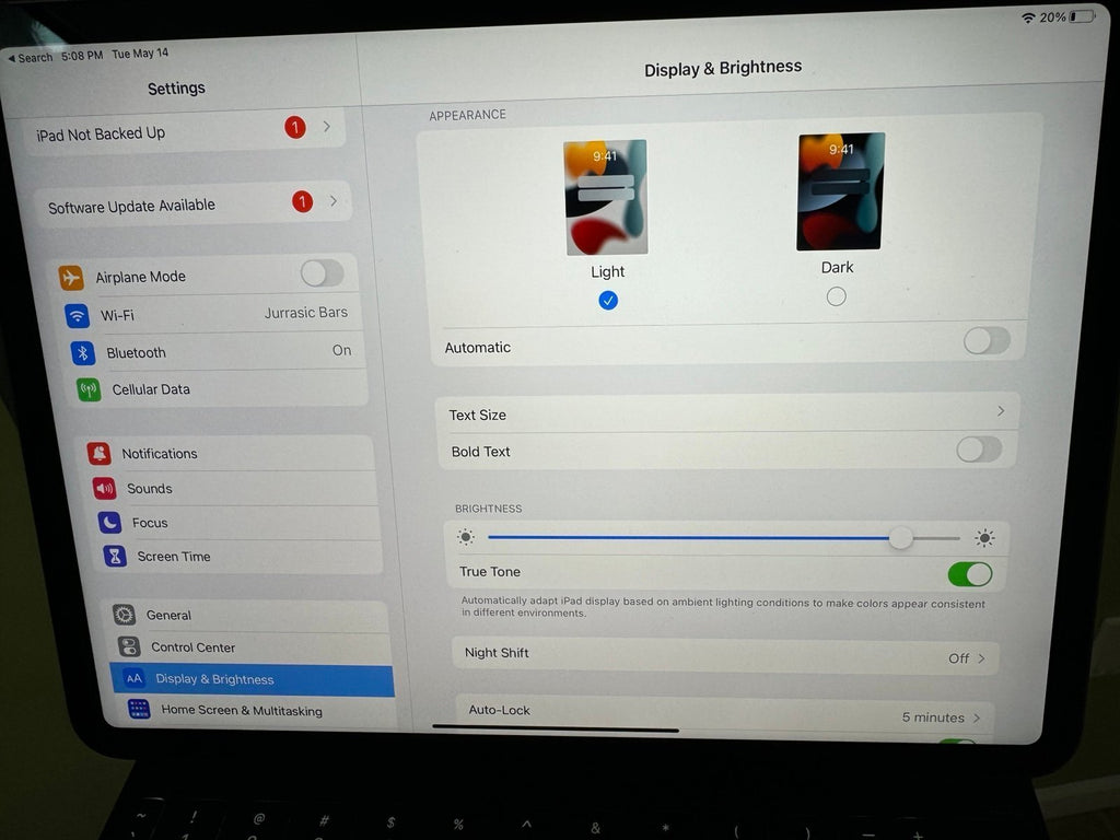 iPad Pro 3rd Generation 11�?(2018) 256gb WiFi + Cellular and Magic Trackpad Case 1V52
