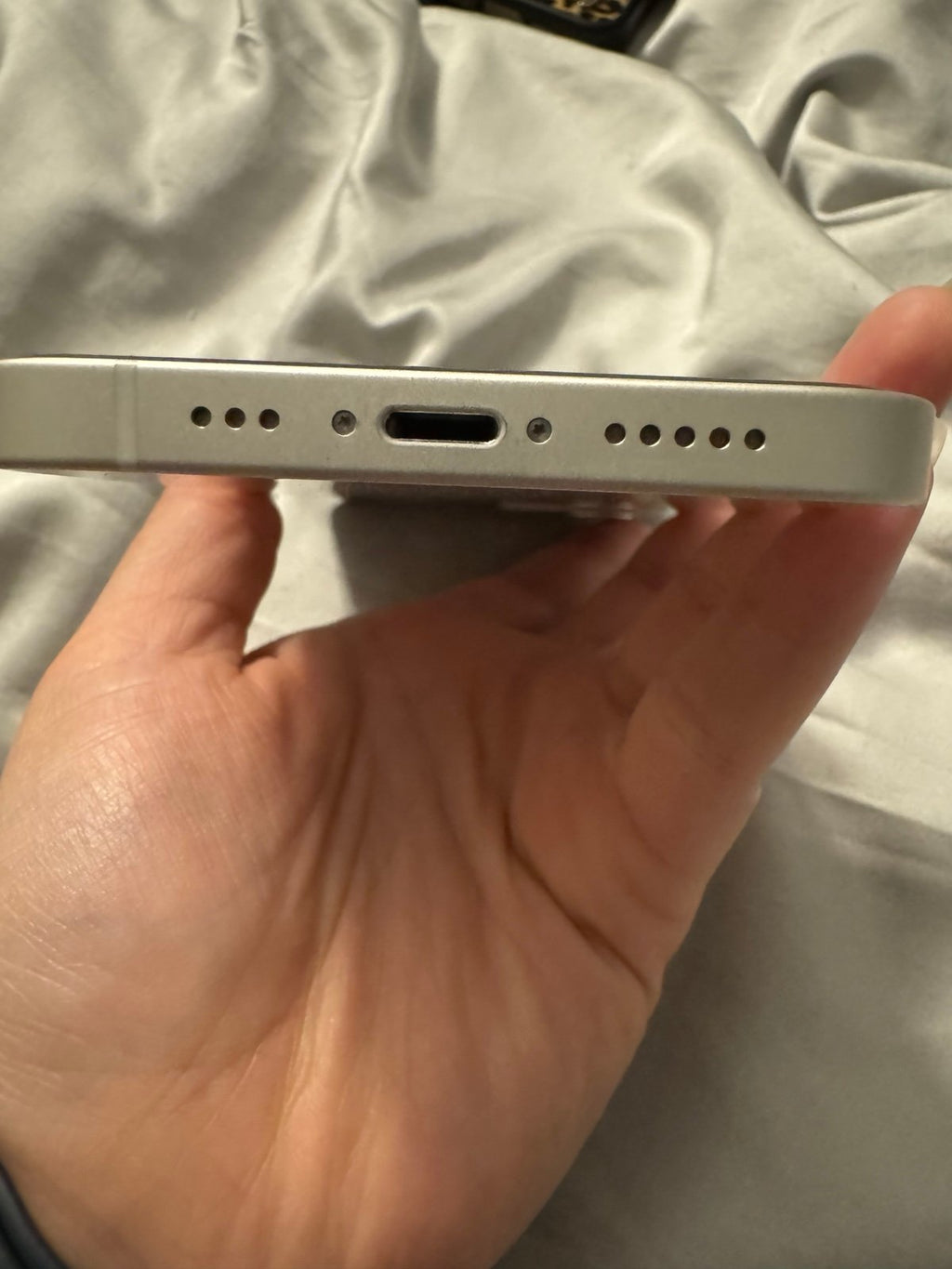 Apple iPhone 12 64 GB in White for Unlocked 6Y56