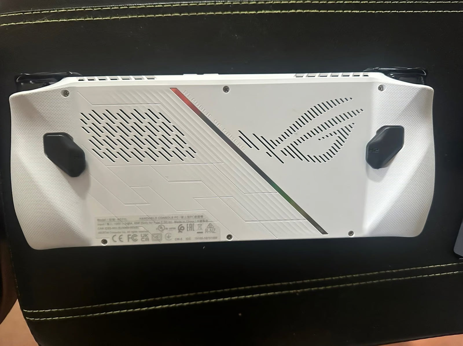 ASUS ROG Ally  7'' (512GB SSD AMD Ryzen Z1 Extreme 16GB RAM) Mobile Gaming PC 8W36