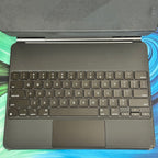 Apple iPad Pro 12.9�?4th Gen 256gb WiFi + Cellular Unlocked w/ Magic Keyboard 1H36