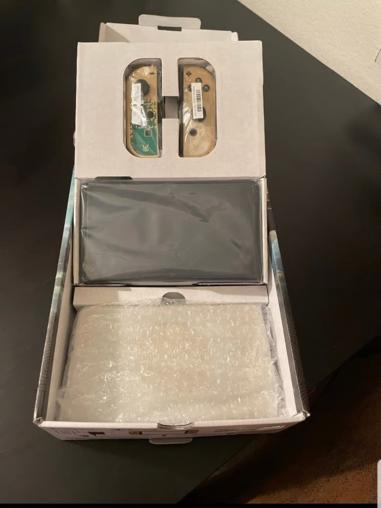 Zelda Tears of the kingdom Kingdom Nintendo Switch OLED 7Q11