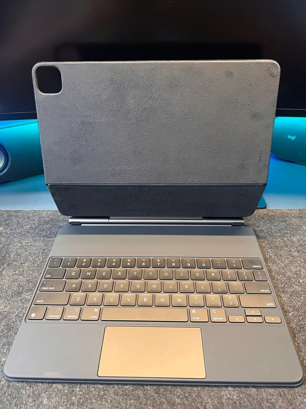 Apple iPad Pro 12.9 4th Gen 128 GB/ Magic Keyboard 5W86