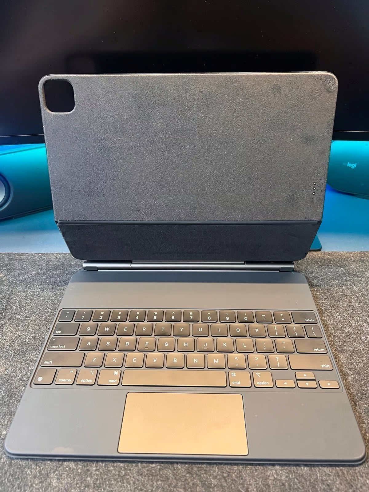 Apple iPad Pro 12.9 4th Gen 128 GB/ Magic Keyboard 5W86