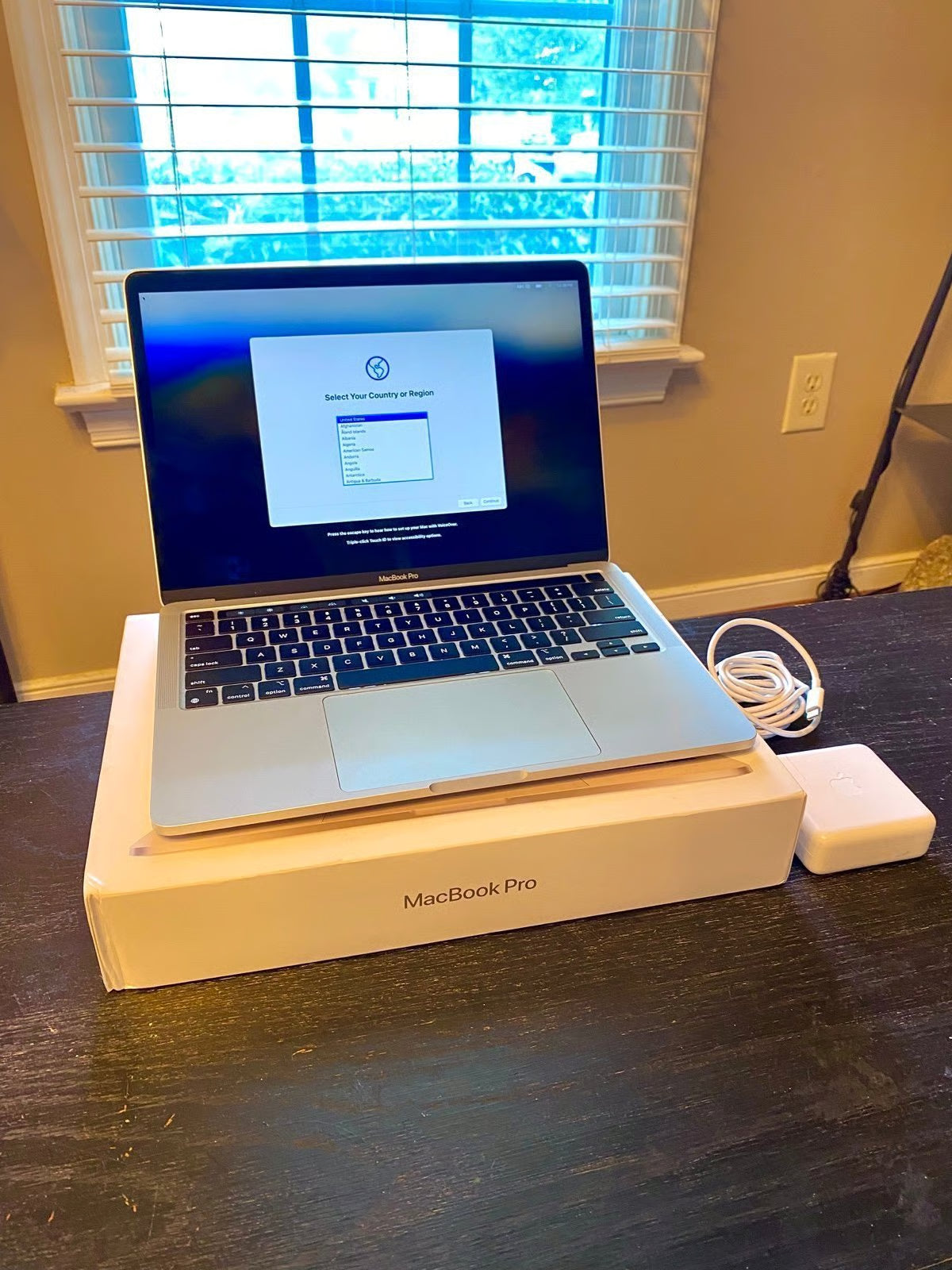 MacBook Pro with Touch Bar M1 2020 | 256gb SSD(Fast) 1M38