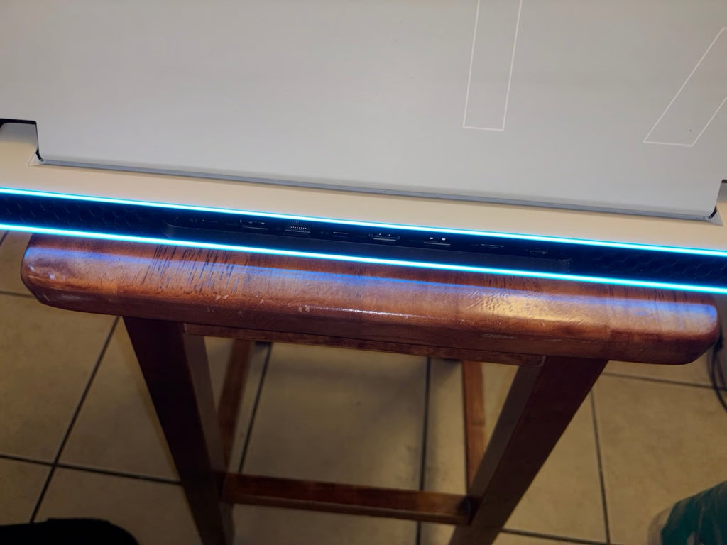 Alienware x17 r2 gaming laptop 5J18