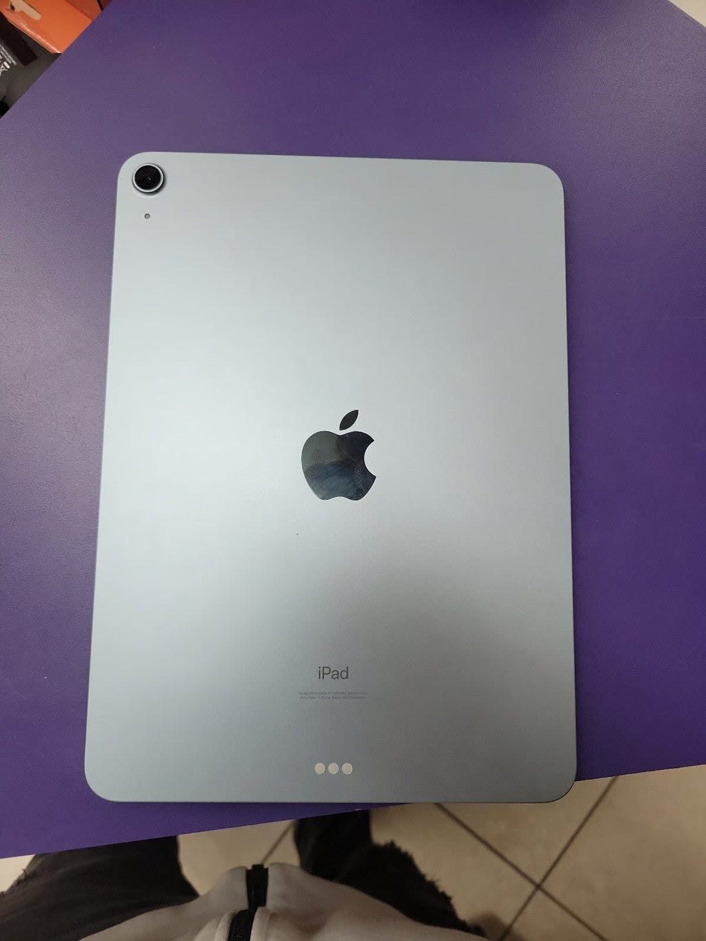 Apple iPad Air 4th Generation 64 GB 8L29