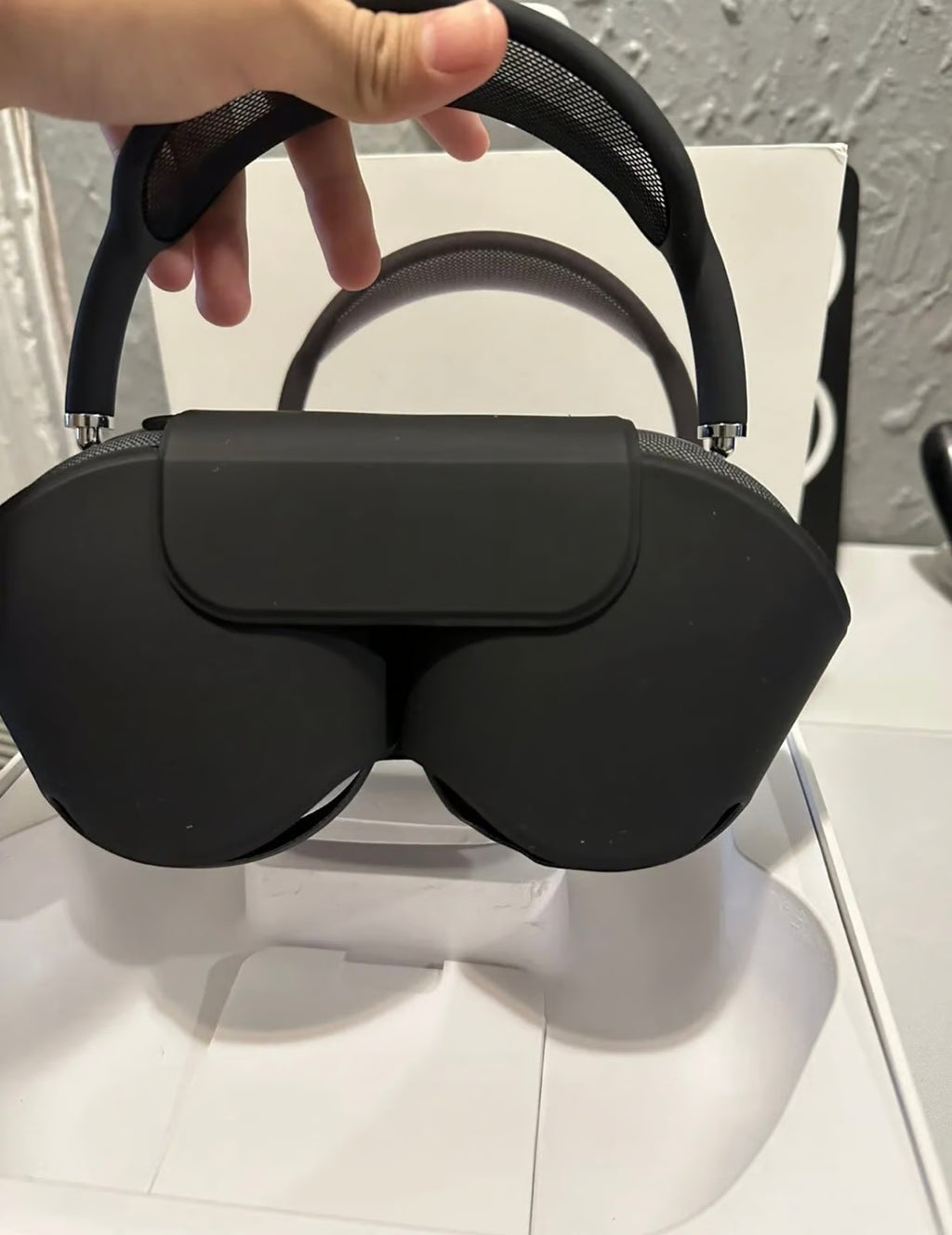 Apple AirPods Pro Max Space Gray with Wireless Charging Case *Refurbished* 3O17