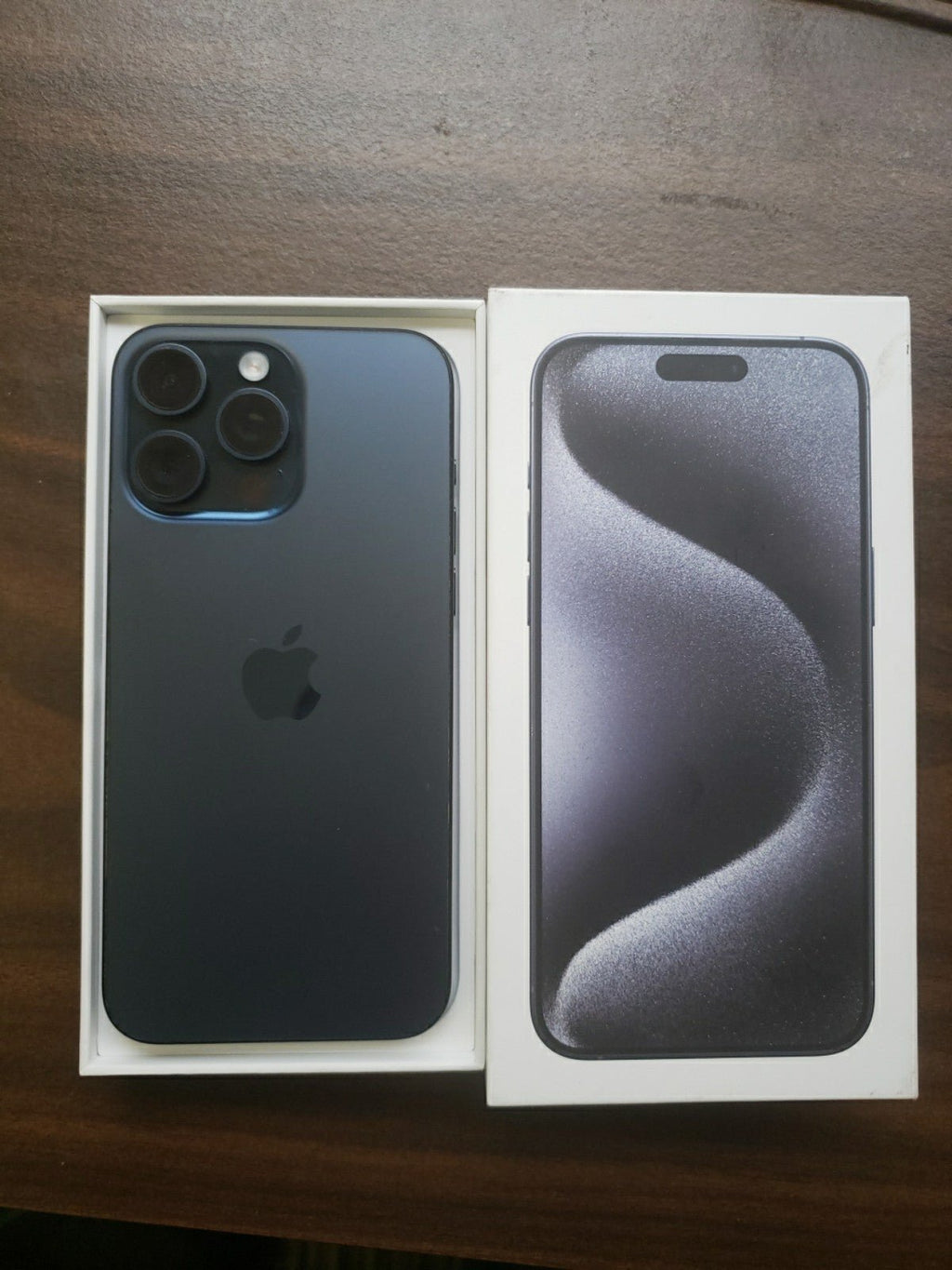 iPhone 15 pro max UNLOCKED 256gb 1P88