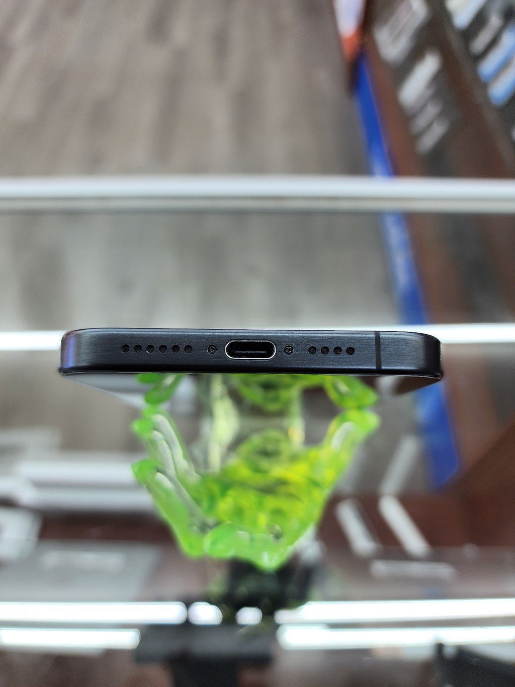 iPhone 15 Pro Max 256GB Black Titanium Unlocked Includes: Case+Protector+Charger 7B88