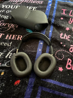 Apple AirPods Max with Smart Case in Space Gray 8U65