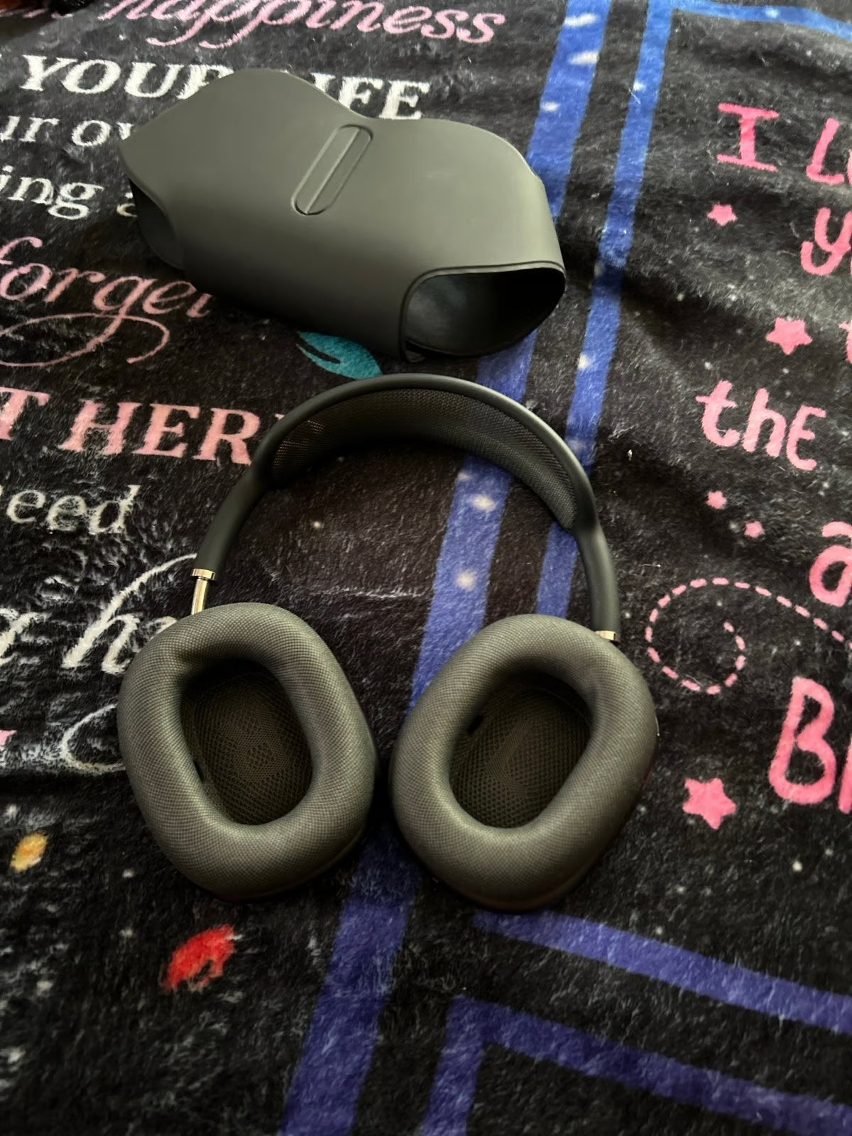 Apple AirPods Max with Smart Case in Space Gray 8U65