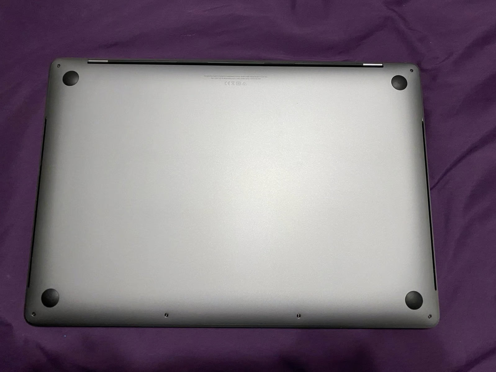 MacBook Pro 2019 Core i9 32gb Ram 512gb ssd 15 inch touchbar Radeon Pro Vega 16 5S88