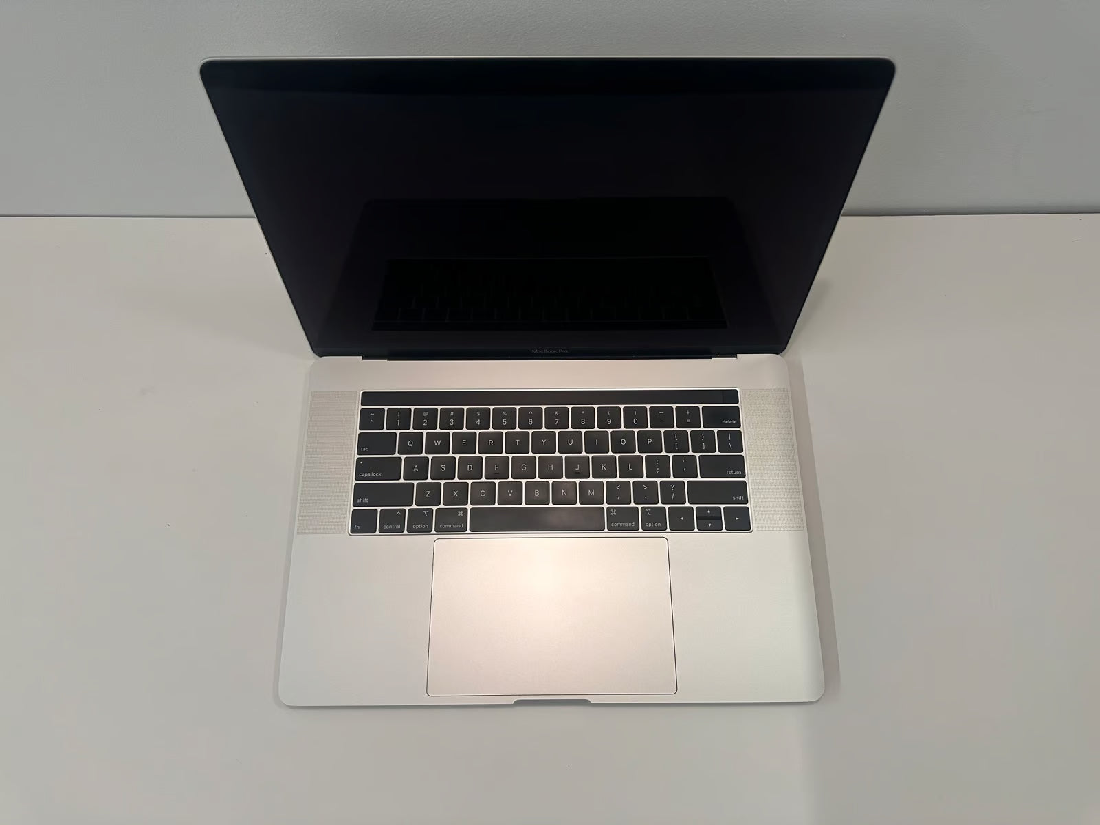 Macbook Pro 2019 15 inch 32gb RAM 2TB SSD 6N23