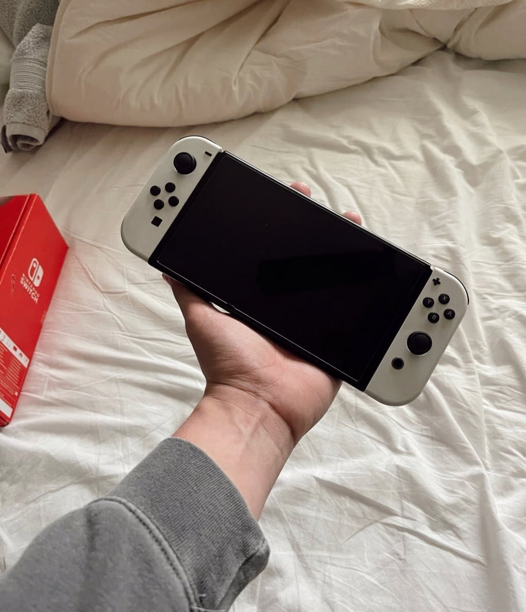 NEW Nintendo Switch OLED White 7Q67
