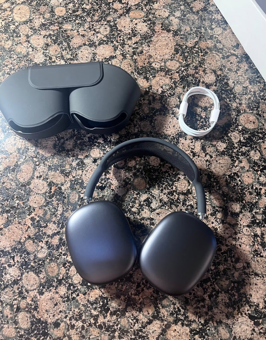 Apple AirPods Max with Smart Case 2Y58