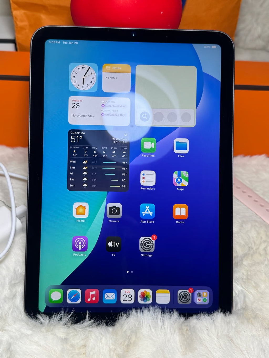 Apple iPad Mini (6th Gen)  64GB 2O35