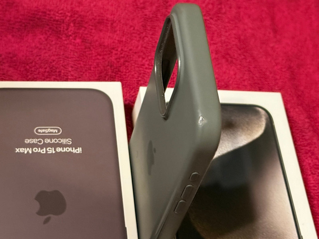 UNLOCKED iPhone 15 pro max 256gb natural titanium 3F59