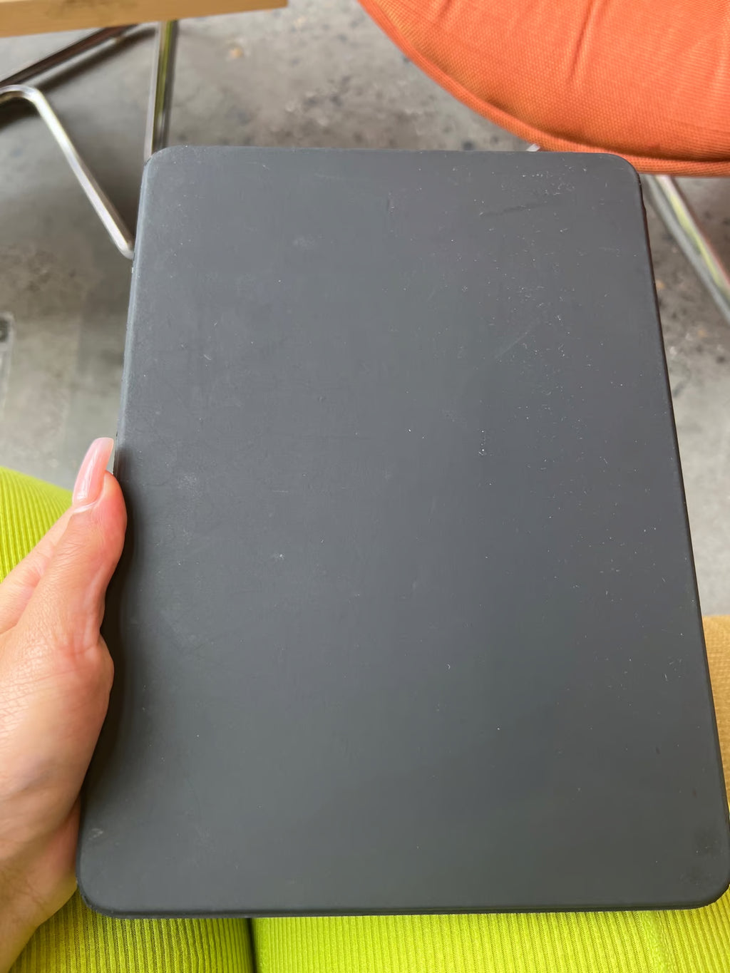 Apple iPad Air 4th Generation 64 GB in Black with keyboard 8N19