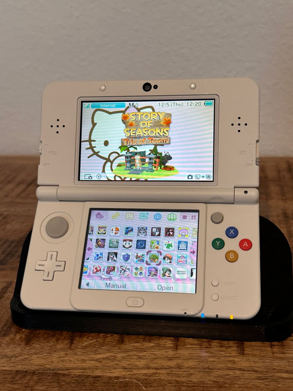 RARE New Nintendo 3DS - Hello Kitty Plate Pack - Comes W/ 128 GB and 3000+ Games