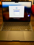 Apple MacBook Air 13.6鈥?Retina Display M2 7A29