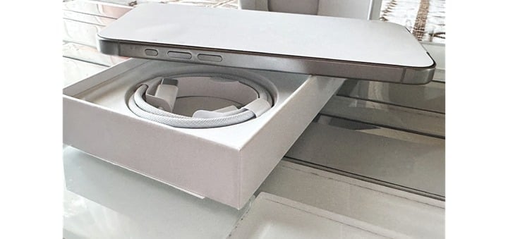 Apple iPhone 15 Pro Max 256GB White Titanium T-Mobile 6V23