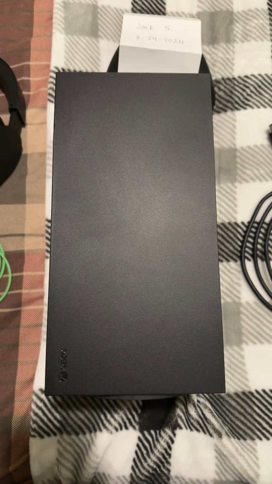 XBOX Series X 1TB (+ 2TB Seagate Card) (+2 XBOX X Controllers) + Headphones 3D99