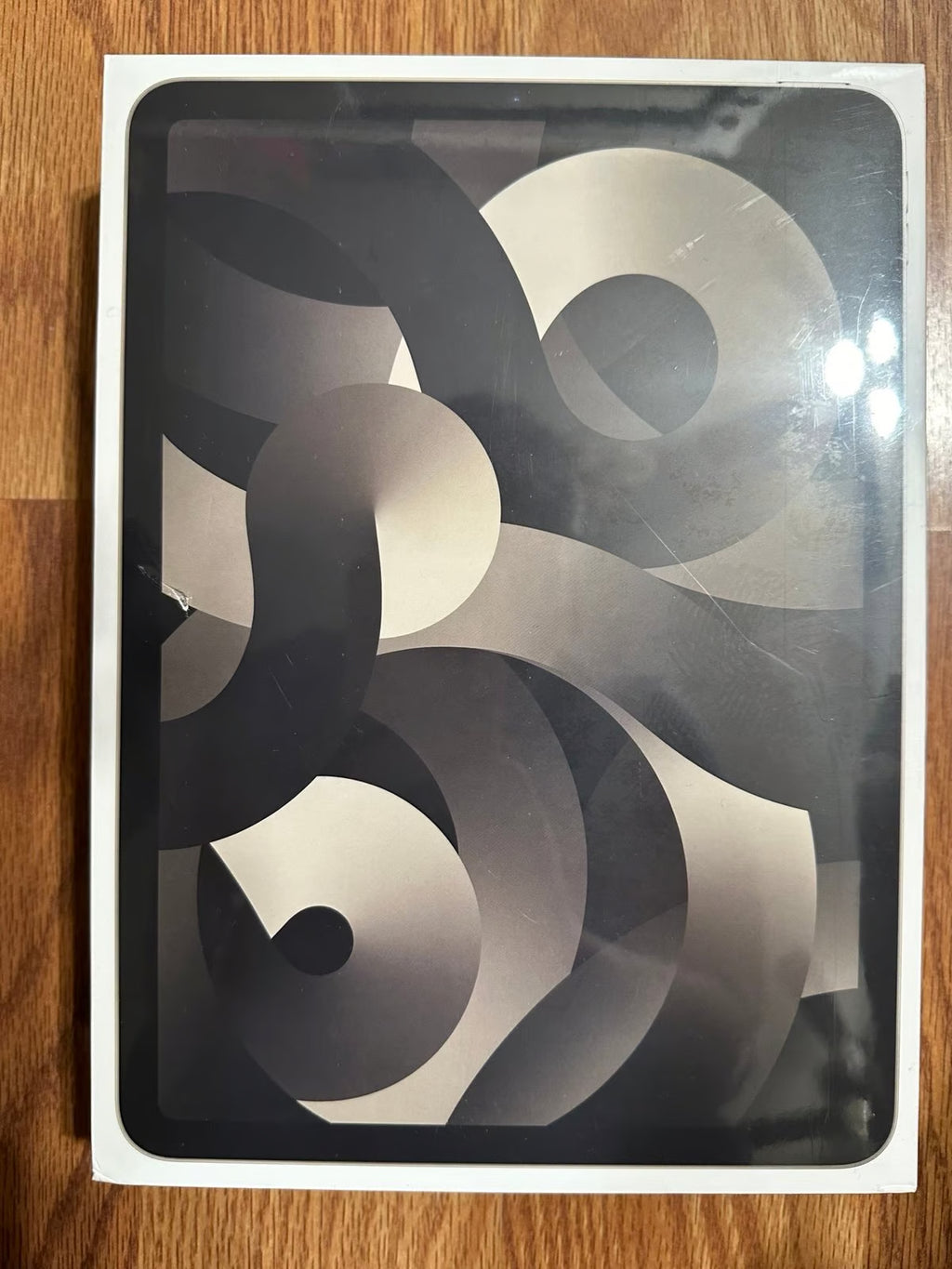 Apple iPad Air 5th Generation 64 GB - Brand New - Starlight / Black 5B27