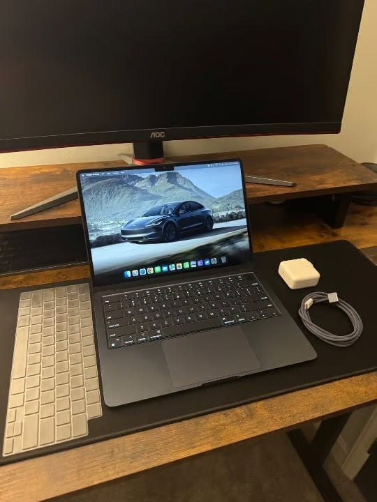 MacBook Air 13.6"" With M2 Chip 5L88