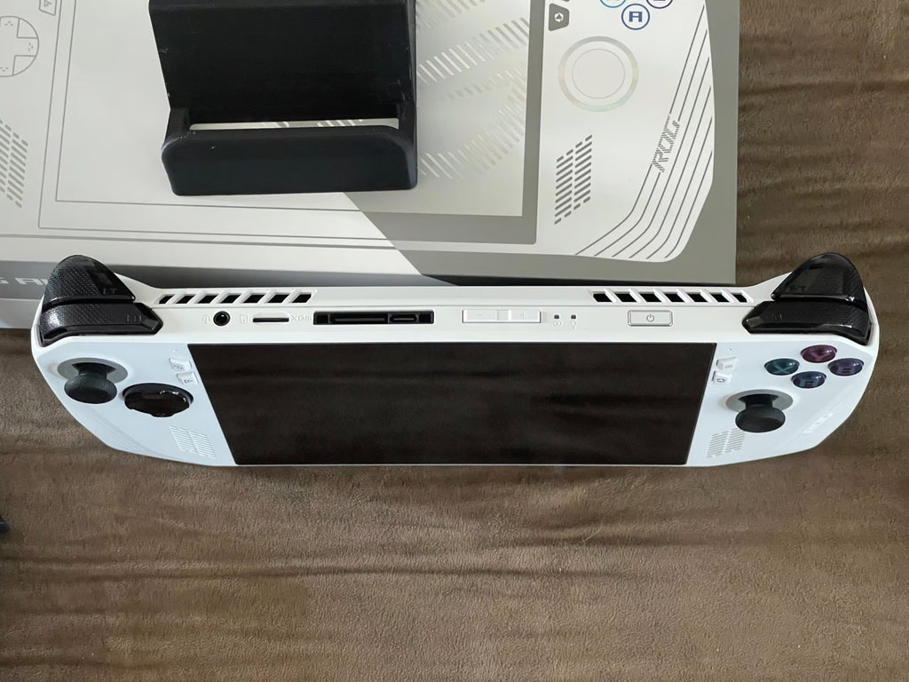 ASUS rog ally z1 extreme w/ Accessories MINT CONDITION 7F71