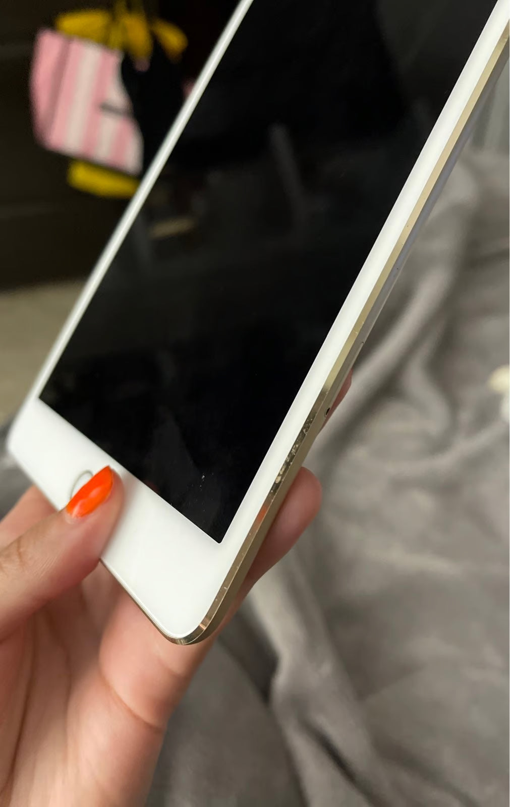 Ipad mini 4. Wifi + cellular 6J15