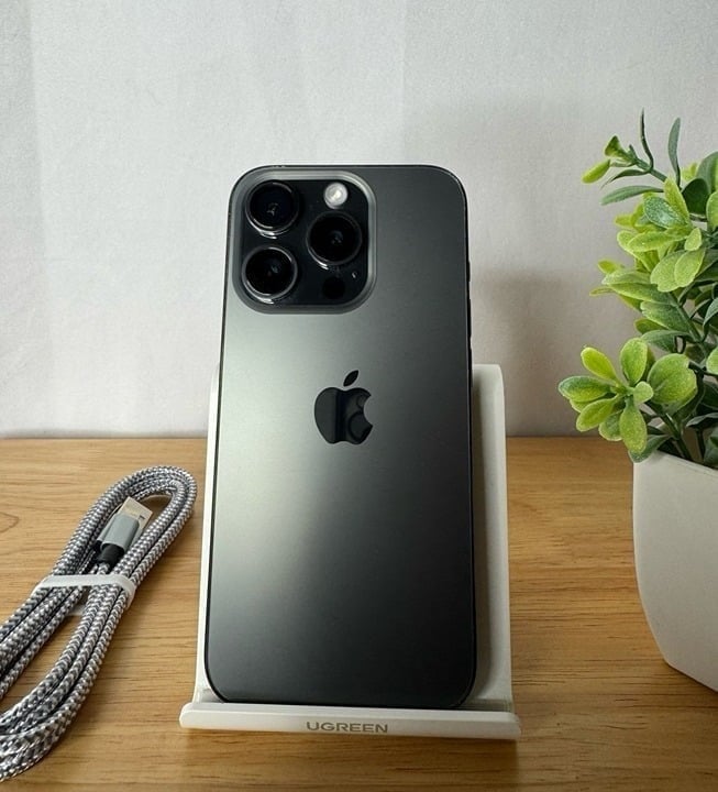 Apple iPhone 15 Pro 256GB in Black Titanium for Unlocked 6B28