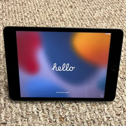 Apple iPad Mini WiFi 64GB iPad Mini 5th Generation Retina Display Bundle w/Cover 1N22