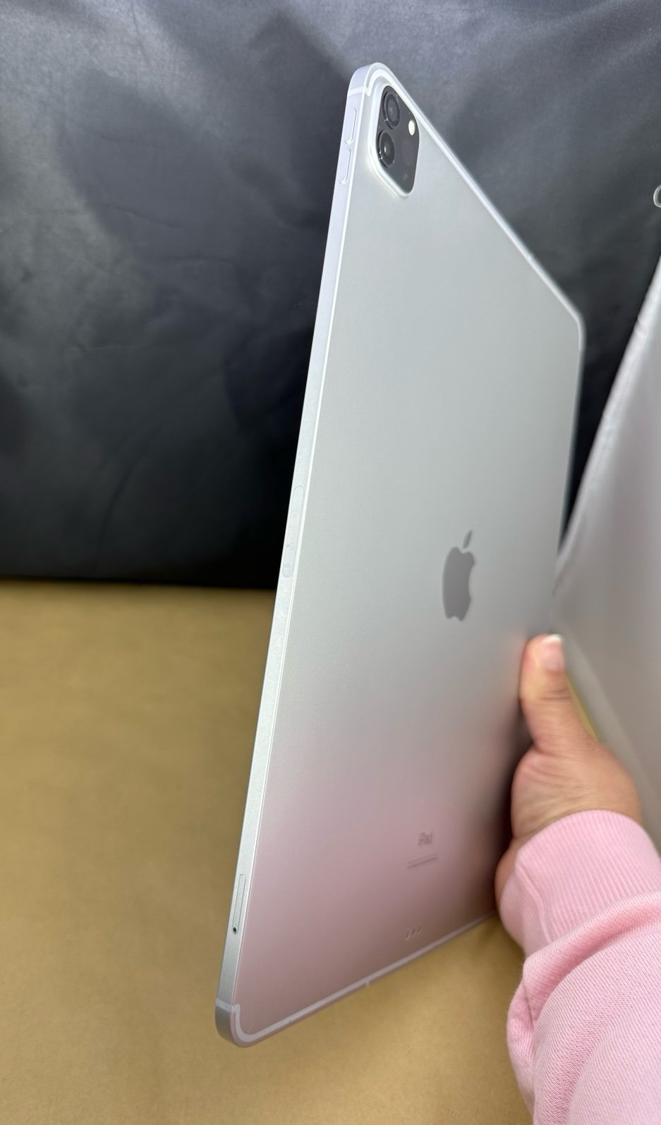 Apple iPad Pro 12.9 inch 4th gen 256GB WiFi + Cellular in silver 5D37