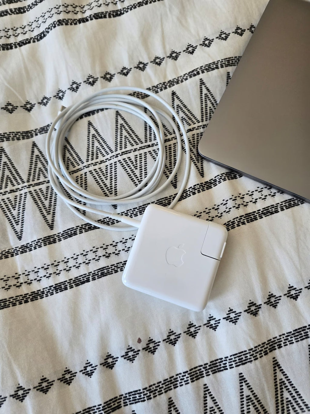 Apple Macbook Pro M1 A2338 13in. 256GB SSD 3S16