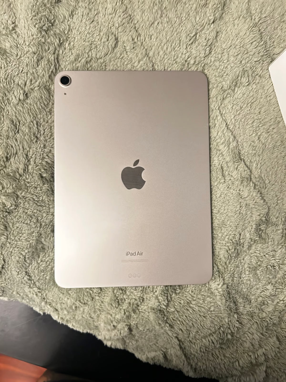 Apple iPad Air 5th Generation 64 GB in Starlight 2O23