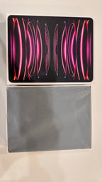 Apple iPad 12.9-inch iPad Pro (6th Gen) Wi-Fi + Cellular 128GB with accessories 5A73