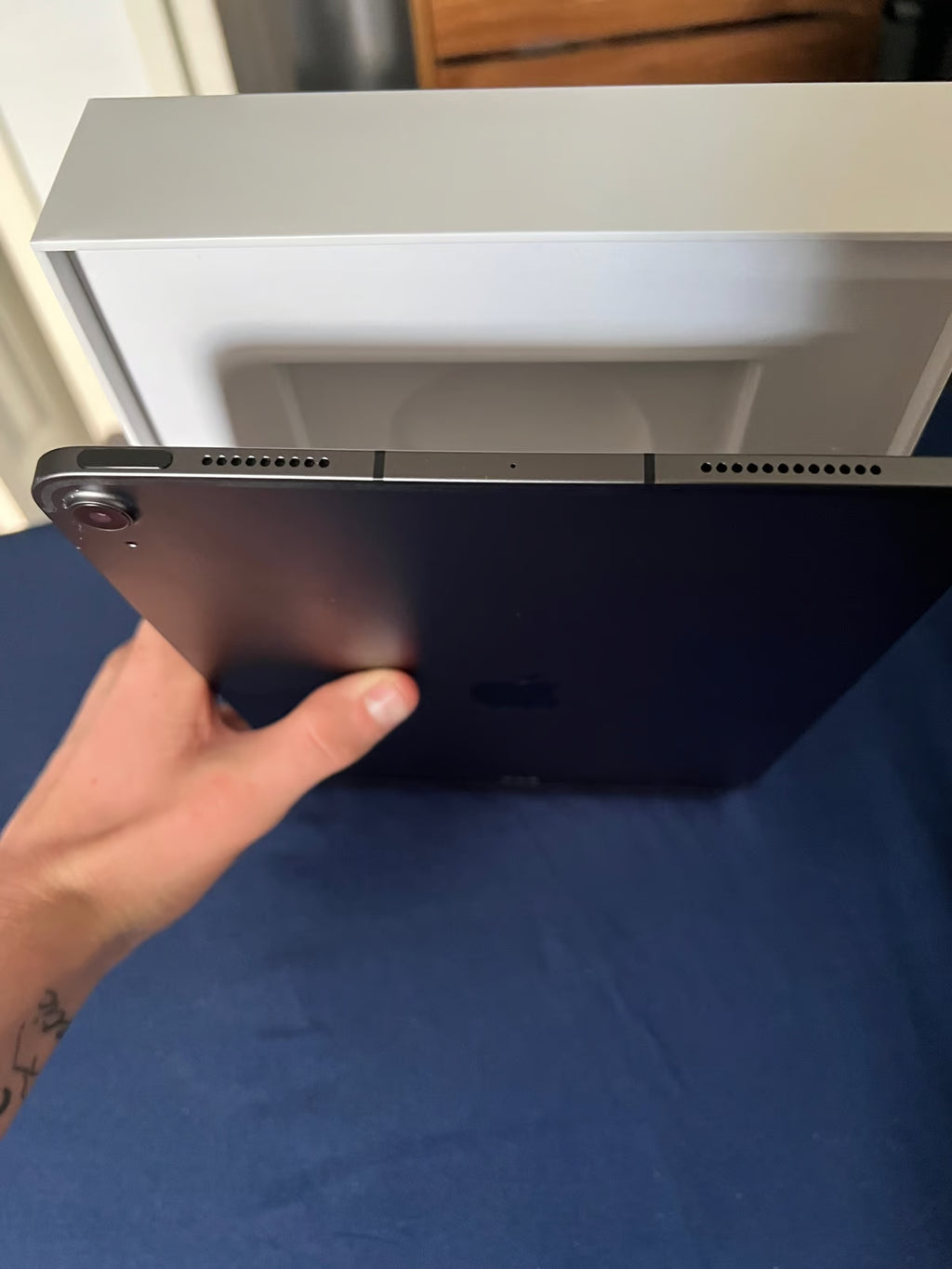 Apple iPad Air 4th Generation 64 GB 9U25