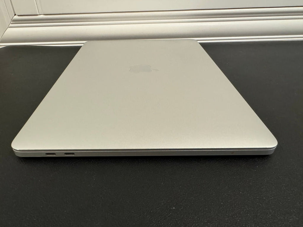 MacBook Pro with TouchBar 8A75