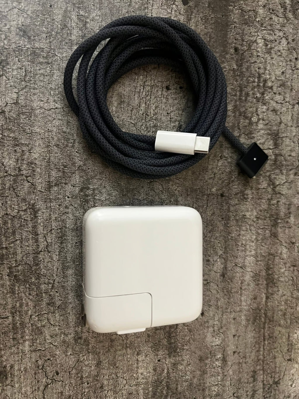 Apple MacBook Air with M2 chip 13-6 inch Bundle 2N32